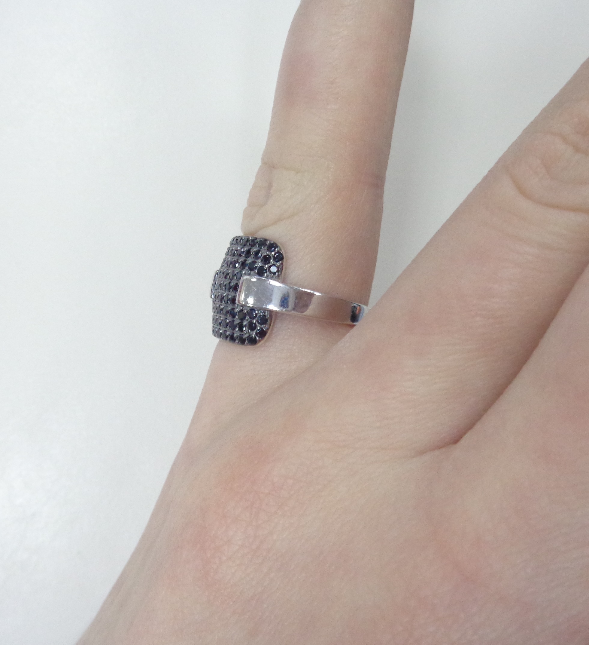 Серебряное кольцо со шпинелью